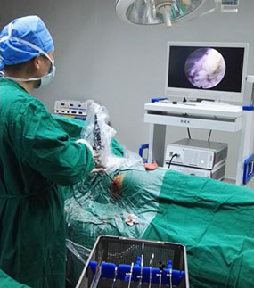 椎間孔鏡手術(shù).jpg 椎間孔鏡手術(shù).jpg